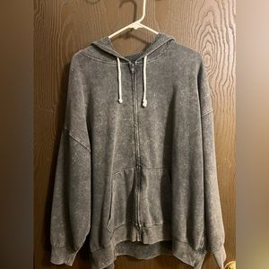 Size large, fits like a 1x, very comfy